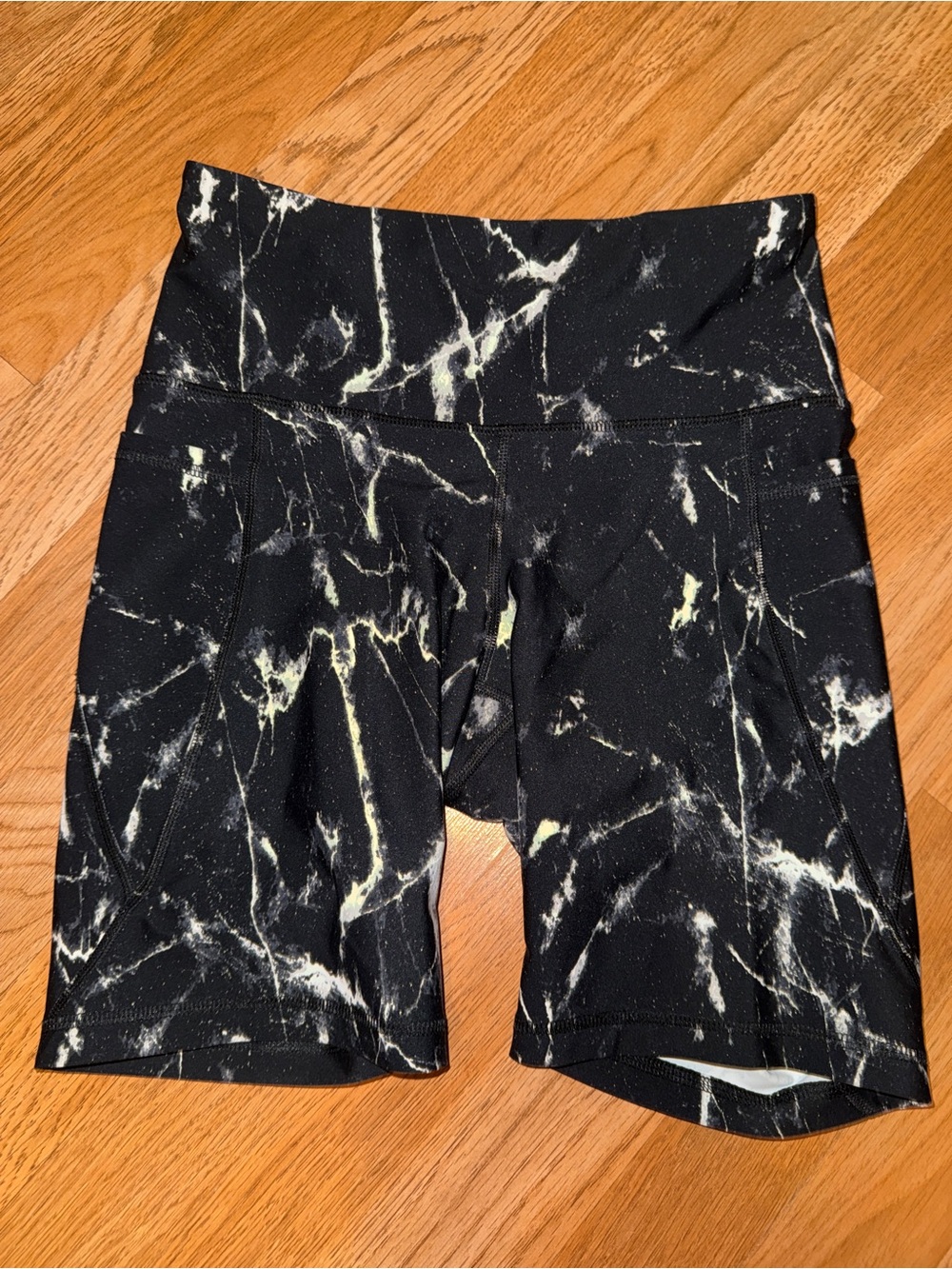 Women’s marble print athletic biker shorts